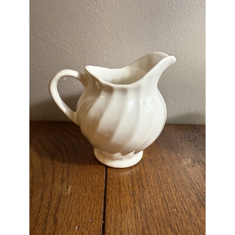 VTG 13 Piece Set-‎ White Swirl Unmarked-4 Fruit Bowls 4-Saucers-4 Mugs-1 Creamer - Picture 13 of 16